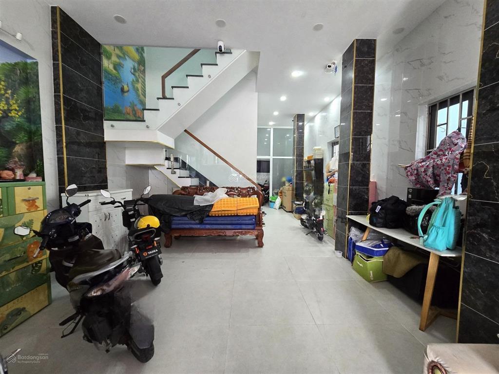 Bán nhà mặt tiền quận 8 , 5p qua q1 , 6 lầu, thang máy , 106m2 chỉ 25 tỷ