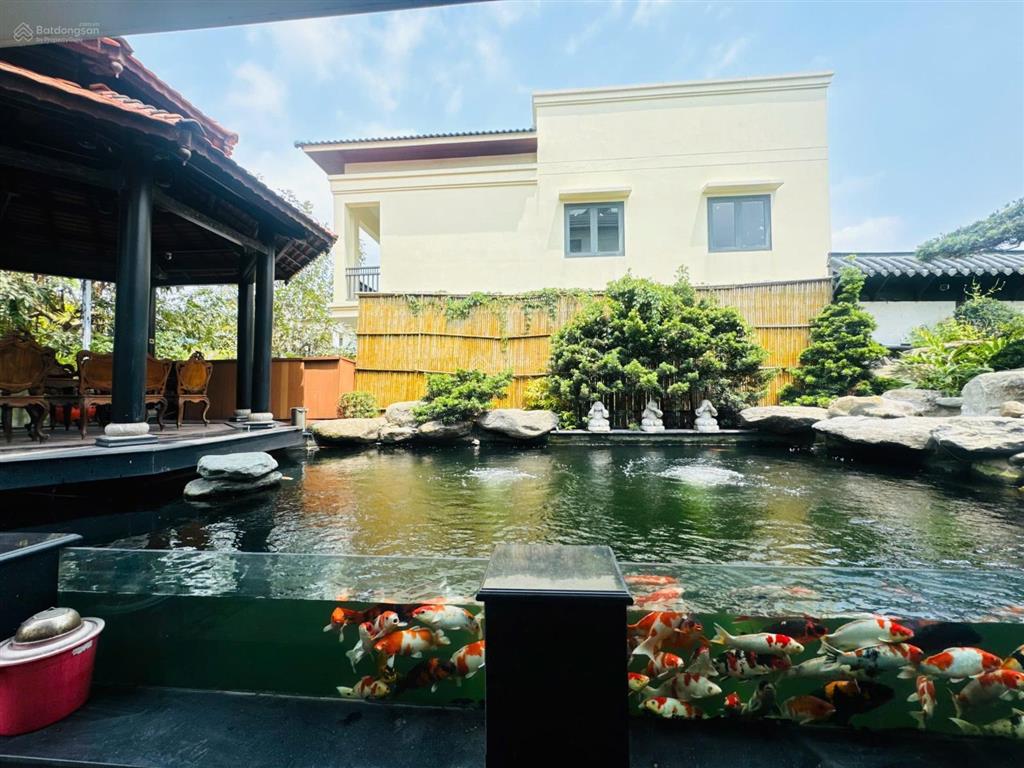 Bán biệt thự quận 12, 3 lầu , 7 phòng ngủ . 430m2 sân vườn, ao cá chỉ 42 tỷ