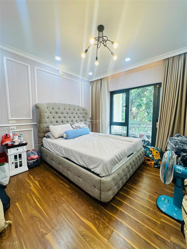 Bán biệt thự quận 12, 3 lầu , 7 phòng ngủ . 430m2 sân vườn, ao cá chỉ 42 tỷ