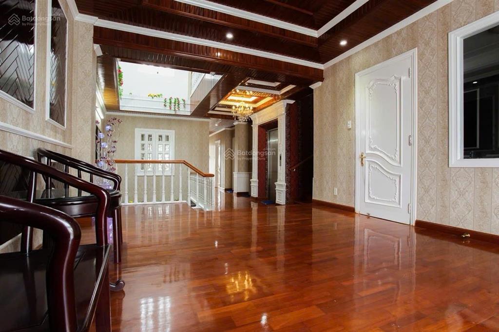 Bán nhà mặt tiền thoại ngọc hầu, 362m2 , 5 lầu, 9pn , thang máy , 58 tỷ