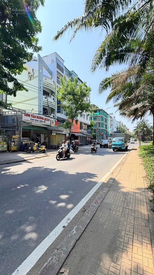 Bán toà nhà hầm, 6 lầu, sân thượng, 200m2 mặt tiền 9a kdc trung sơn