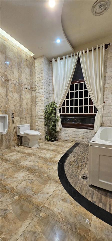 Bán biệt thự phong phú, gần bến xe q8 , 3 lầu , 7x120 chỉ 17,5 tỷ