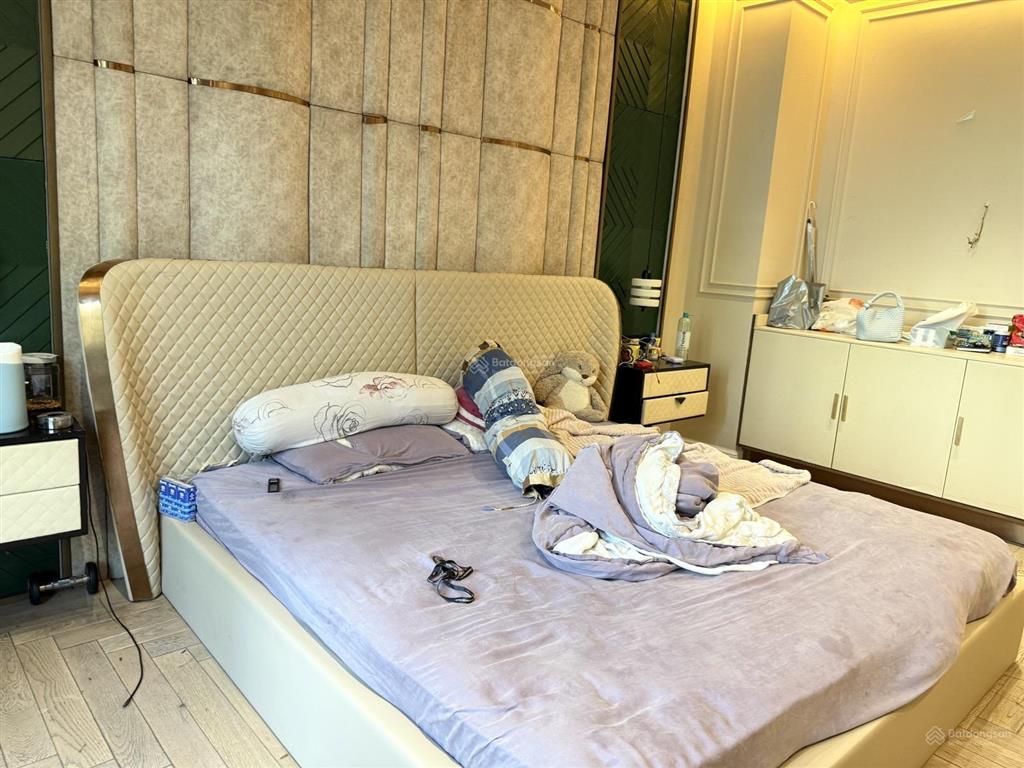 Bán nhà himlam quận 7, hầm, 5 lầu, thang máy, 8pn chỉ 50 tỷ