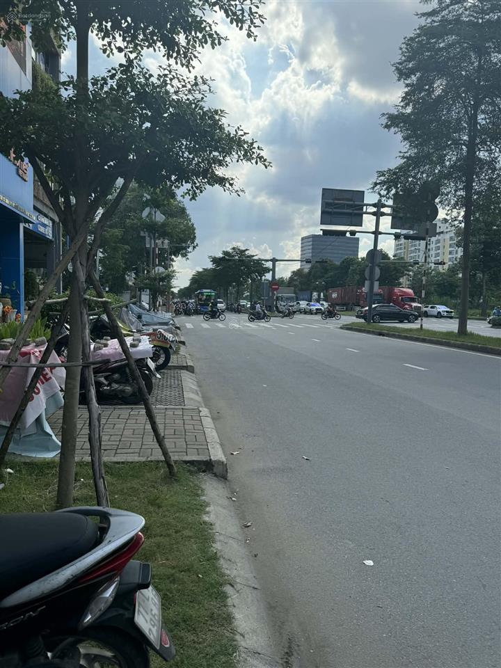 Bán nhà phú mỹ hưng quận 7, hai mặt tiền nguyễn văn linh, 5 lầu, ngang 6m chỉ 34 tỷ