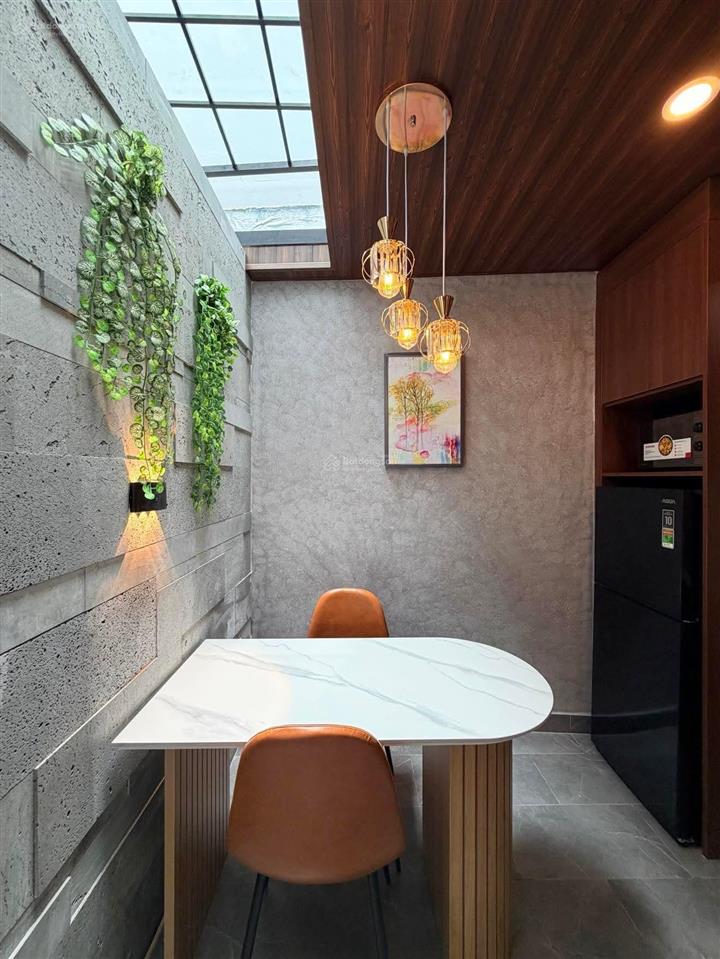 Bán chdv quận 10, 4 tầng 10 phòng, 1, penthouse, thu nhập khoán 100tr/th, chỉ 25,7 tỷ