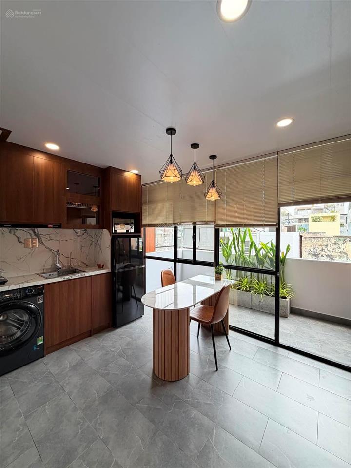 Bán chdv quận 10, 4 tầng 10 phòng, 1, penthouse, thu nhập khoán 100tr/th, chỉ 25,7 tỷ