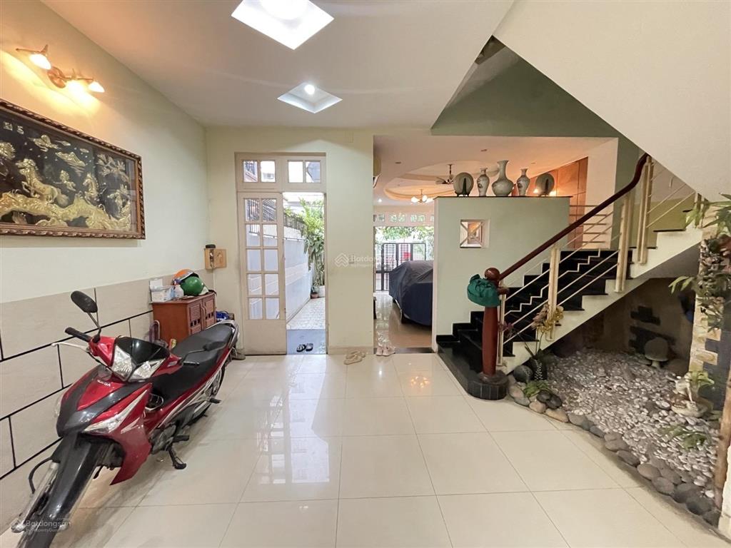 Bán nhà mặt tiền quận 8, khu tạ quang bửu, phường 5 , 3 lầu, 120m2 chỉ 24 tỷ