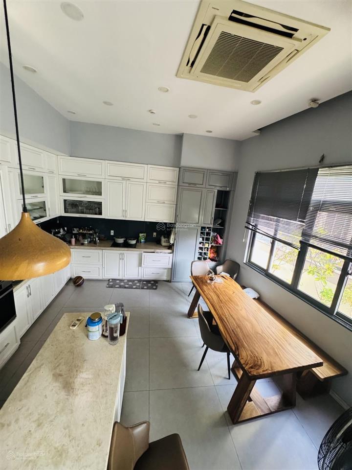 Bán nhà mặt tiền, lô gốc phó cơ điều quận 11 , 5 lầu 72m2 chỉ 28 tỷ