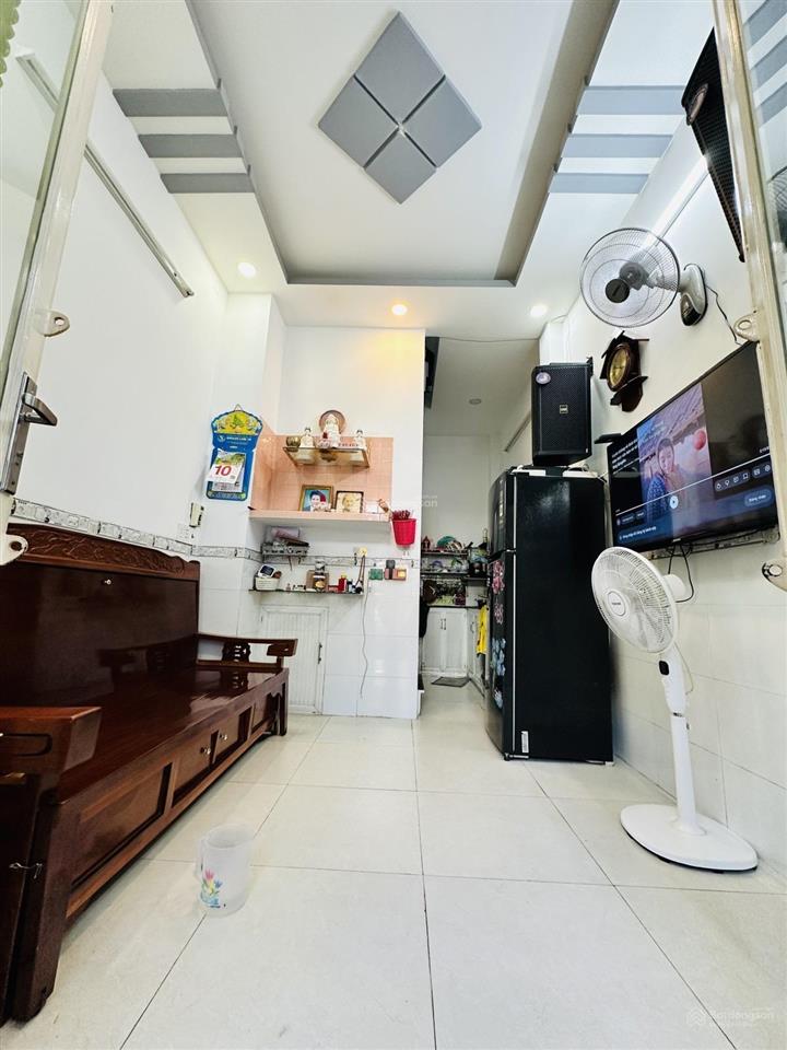 Bán nhà 4 lầu đường mễ cốc, phường 15 q8 , 22m2 chỉ 2,9 tỷ