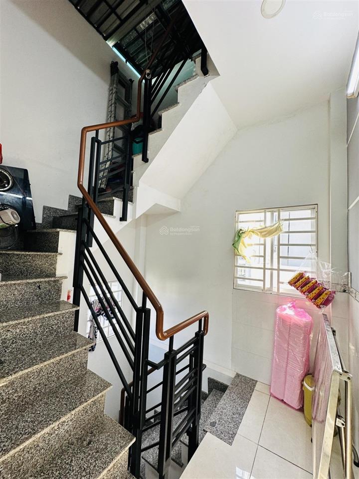 Bán nhà 4 lầu đường mễ cốc, phường 15 q8 , 22m2 chỉ 2,9 tỷ