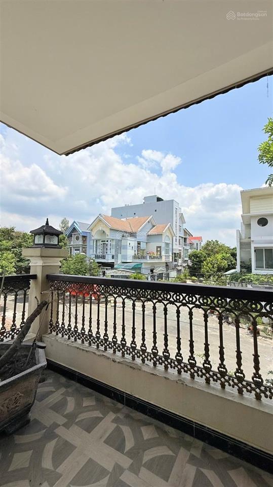 Bán biệt thự 4 lầu 164m2 , 6pn , kdc phong phú, gần bến xe q8 chỉ 17,5 tỷ