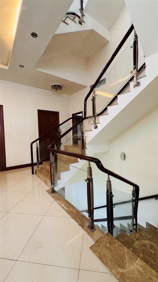 Bán biệt thự khu tên lửa 200m2 , 6 pn , đường 20m chỉ 23 tỷ