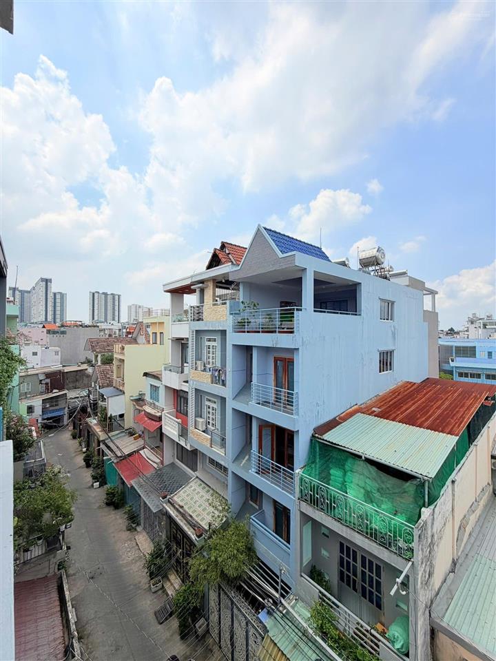 Bán nhà hxh phường 4, quận 8, 4 lầu, ngang 4,2m, 70,1m2, sân thượng, 6pn, chỉ 10,8 tỷ