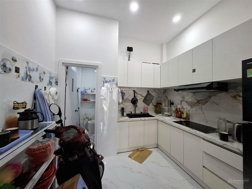 Bán nhà 4 lầu, 4pn, hẻm ba gác, hưng phú, chánh hưng quận 8, chỉ 5,2 tỷ