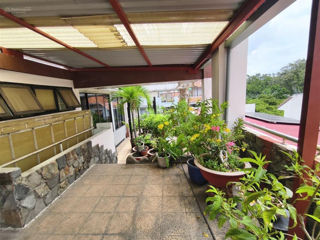 Bán nhà mặt tiền quận 10, hầm, 4 lầu, sân thượng, 150m2, 7,5 x 20 chỉ 50 tỷ