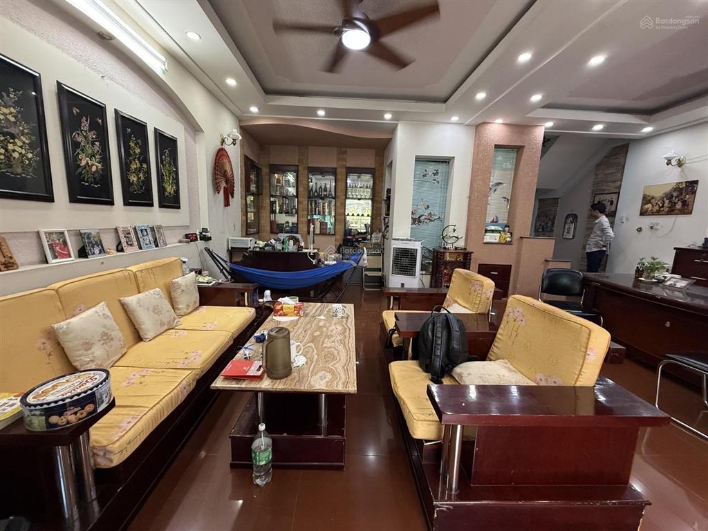 Bán nhà mặt tiền quận 10, hầm, 4 lầu, sân thượng, 150m2, 7,5 x 20 chỉ 50 tỷ