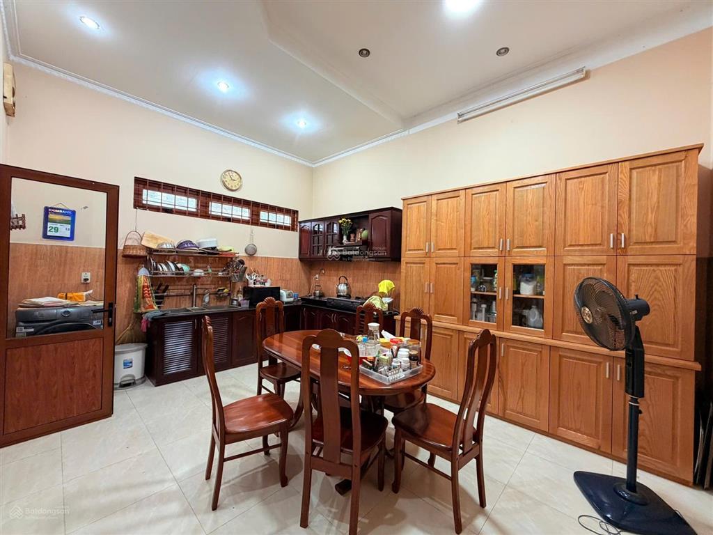 Bán biệt thự cổ quận 10, 3 lầu, 8pn, 182m2 chỉ 46,5 tỷ