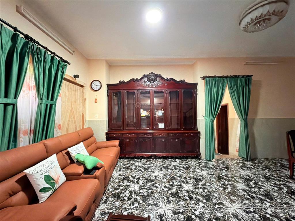 Bán biệt thự cổ quận 10, 3 lầu, 8pn, 182m2 chỉ 46,5 tỷ