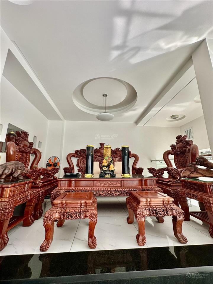 Bán biệt thự khu tên lửa, 200m2, hầm, 3 lầu, sân thượng chỉ 28 tỷ