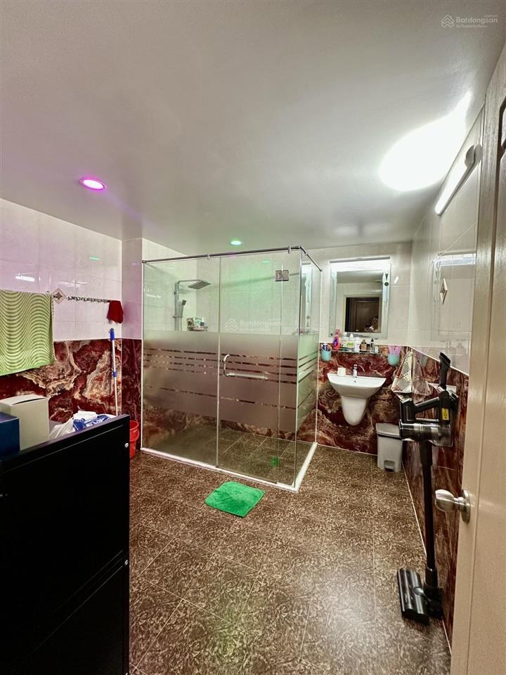 Bán biệt thự khu tên lửa, 200m2, hầm, 3 lầu, sân thượng chỉ 28 tỷ