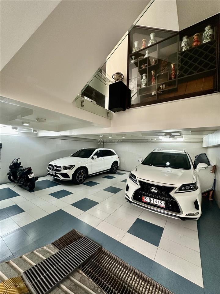 Bán biệt thự khu tên lửa, 200m2, hầm, 3 lầu, sân thượng chỉ 28 tỷ