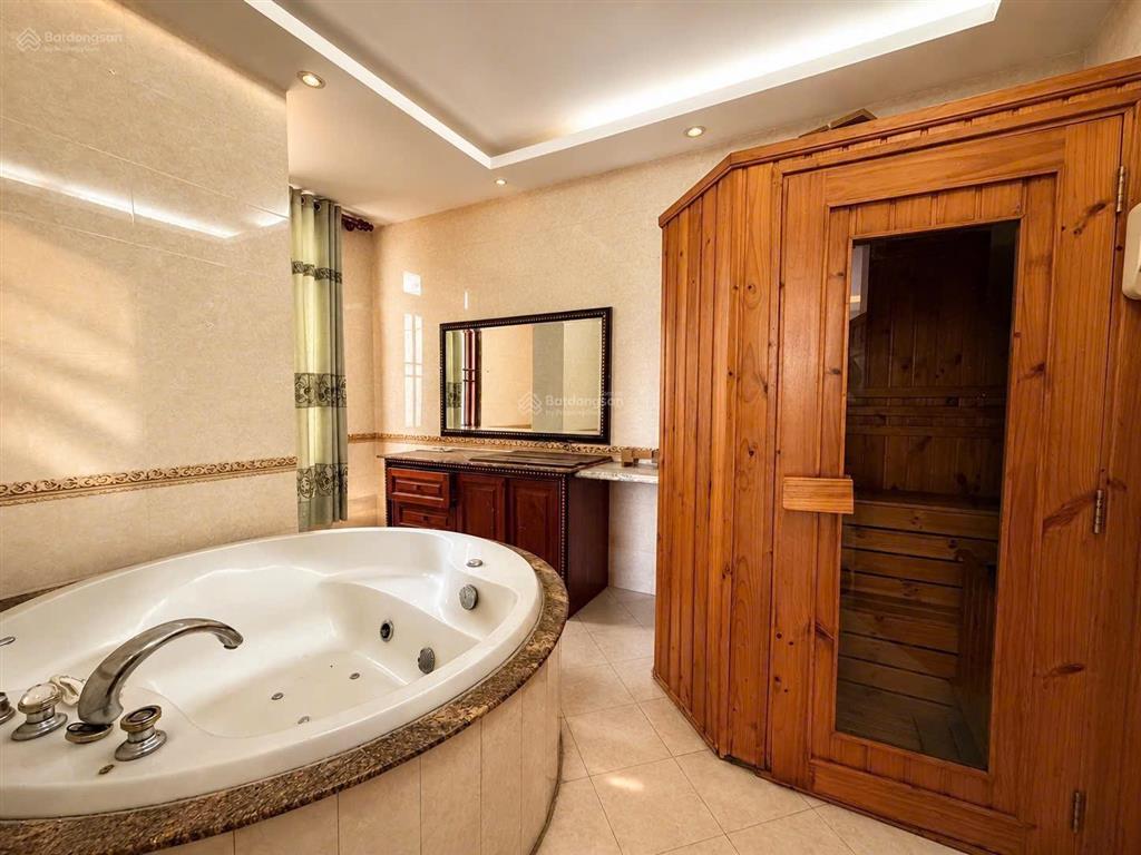 Bán biệt thự khi sân bay, 3 lầu, 348m2 đường sông nhuệ, tân bình có 7pn chỉ 64 tỷ