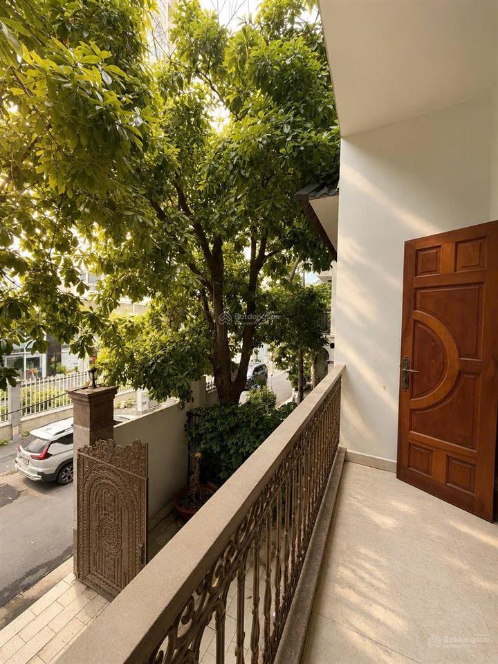 Bán biệt thự khi sân bay, 3 lầu, 348m2 đường sông nhuệ, tân bình có 7pn chỉ 64 tỷ