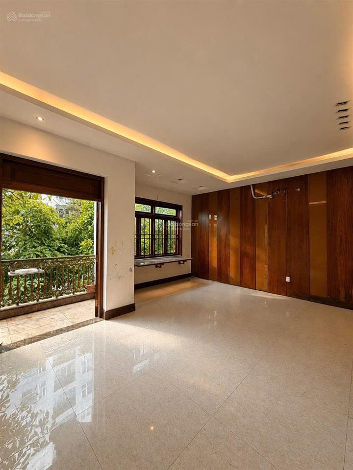 Bán biệt thự khi sân bay, 3 lầu, 348m2 đường sông nhuệ, tân bình có 7pn chỉ 64 tỷ