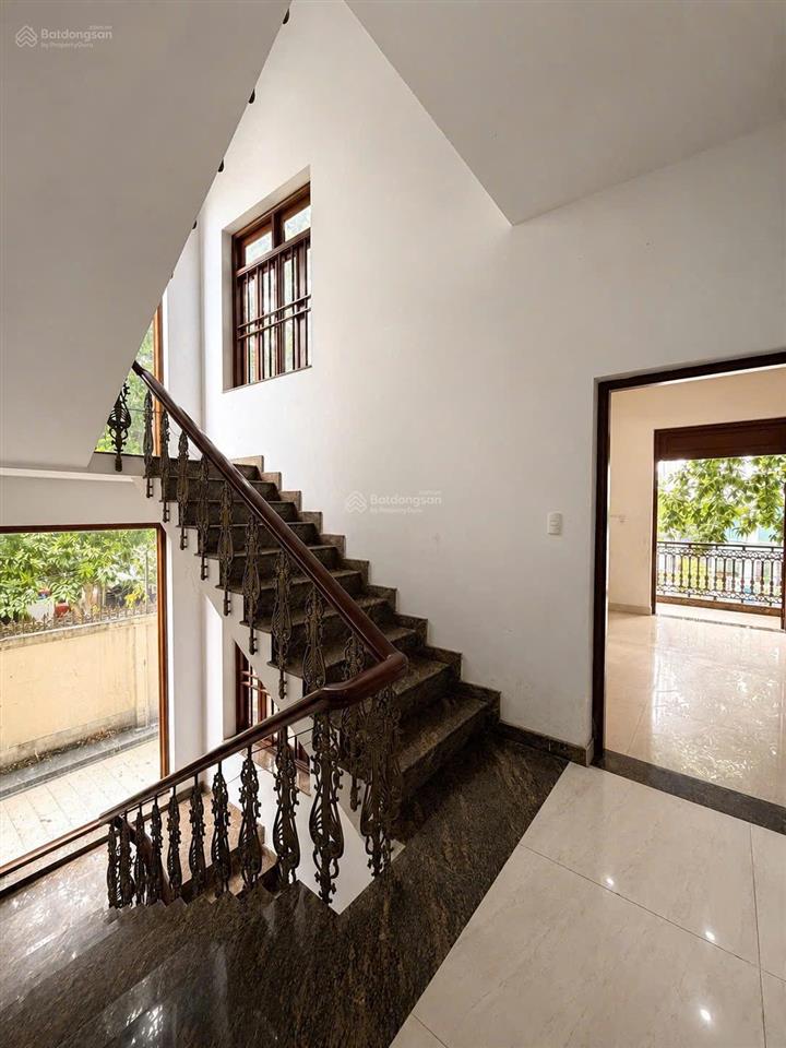 Bán biệt thự khi sân bay, 3 lầu, 348m2 đường sông nhuệ, tân bình có 7pn chỉ 64 tỷ