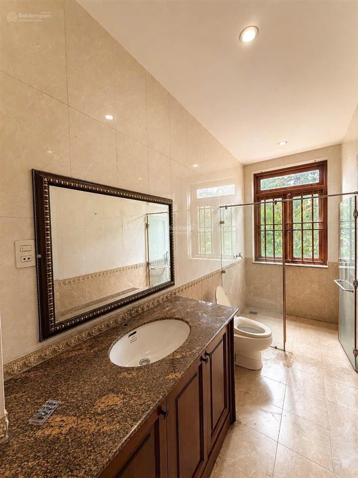 Bán biệt thự khi sân bay, 3 lầu, 348m2 đường sông nhuệ, tân bình có 7pn chỉ 64 tỷ