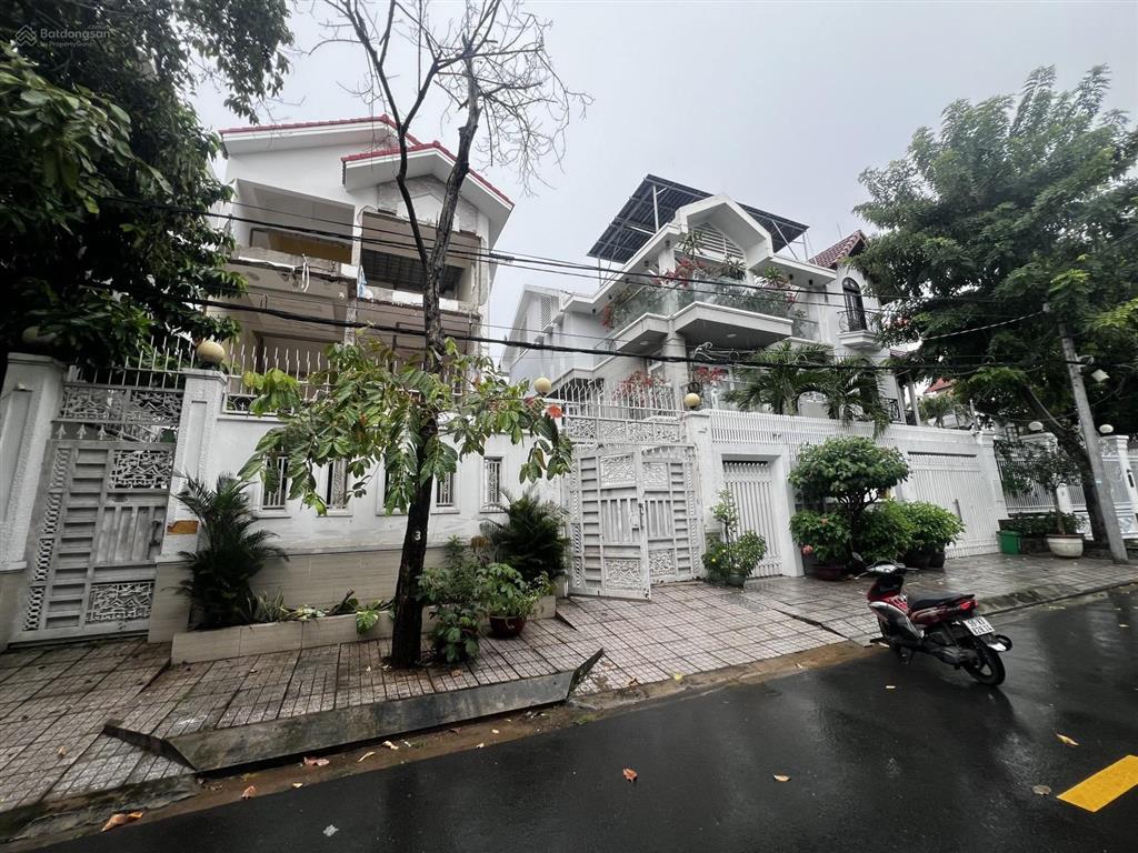 Bán biệt thự sân vườn kdc trung sơn, bình hưng bình chánh, 3 lầu 200m2 chỉ 34,5 tỷ