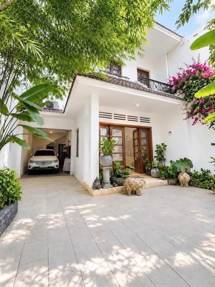 Bán biệt thự chữa lành cách mạng tháng tám, tân bình, 3 lầu, 5pn, 200m2 chỉ 37,5 tỷ