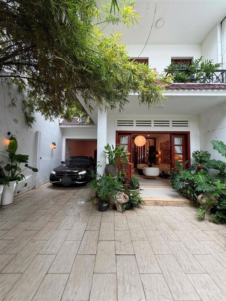 Bán biệt thự chữa lành cách mạng tháng tám, tân bình, 3 lầu, 5pn, 200m2 chỉ 37,5 tỷ