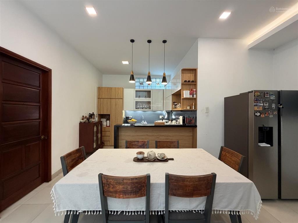 Bán biệt thự chữa lành cách mạng tháng tám, tân bình, 3 lầu, 5pn, 200m2 chỉ 37,5 tỷ