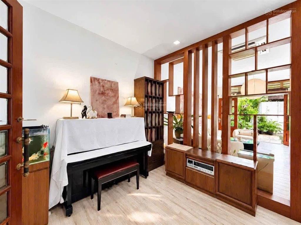 Bán biệt thự chữa lành cách mạng tháng tám, tân bình, 3 lầu, 5pn, 200m2 chỉ 37,5 tỷ