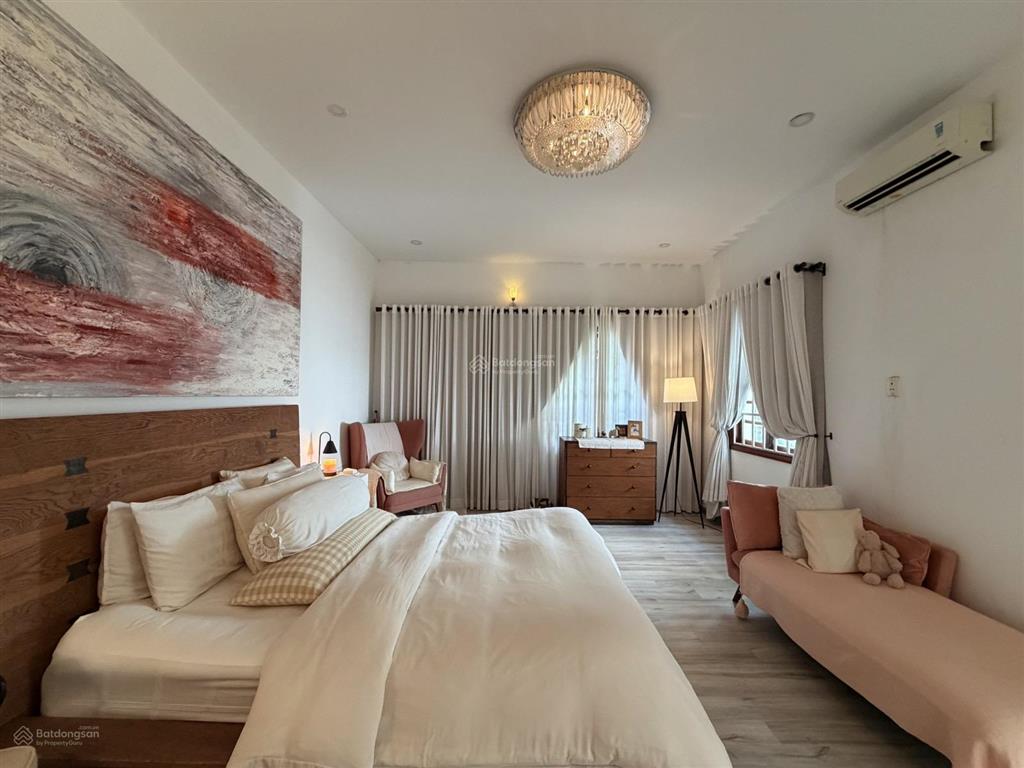 Bán biệt thự chữa lành cách mạng tháng tám, tân bình, 3 lầu, 5pn, 200m2 chỉ 37,5 tỷ