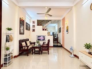 Bán nhà đường tám danh , phường 4 q8 , 3 lầu , 44m2 chĩ 5,5 tỷ