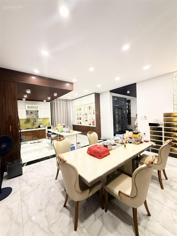 Bán biệt thự thạnh xuân quận 12, 484m2 ngang 24m, hầm, 4 lầu, 7pn chỉ 40 tỷ