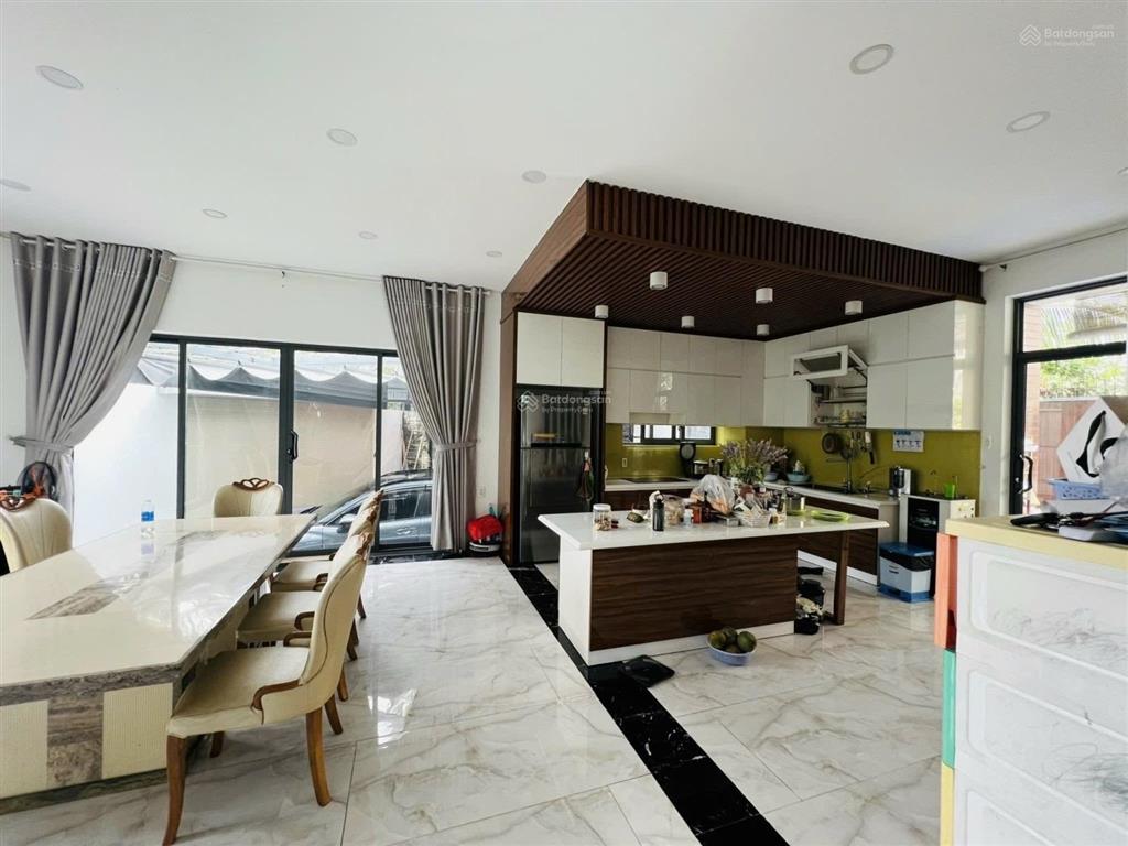 Bán biệt thự thạnh xuân quận 12, 484m2 ngang 24m, hầm, 4 lầu, 7pn chỉ 40 tỷ