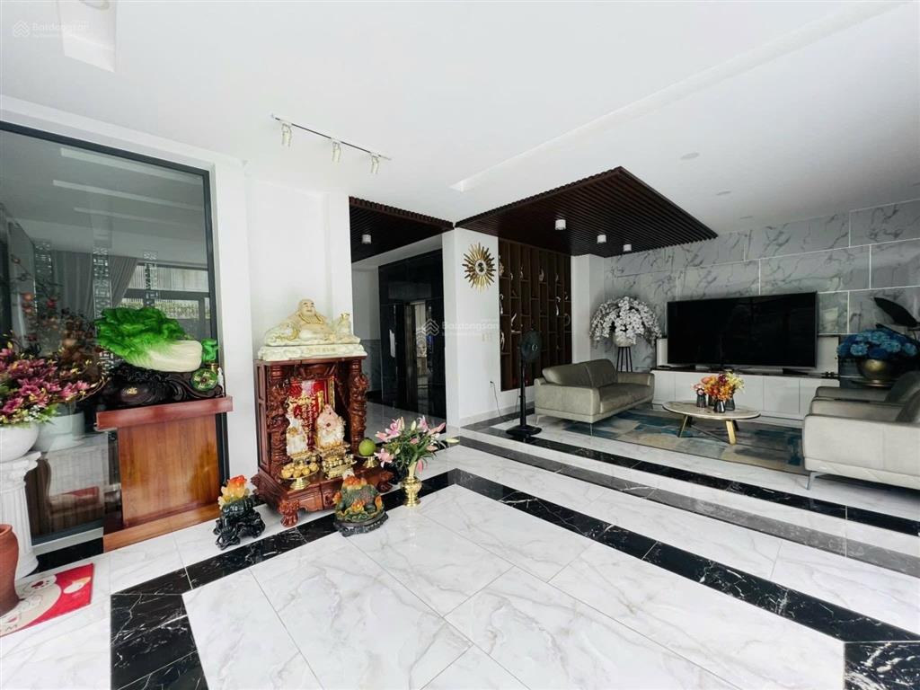 Bán biệt thự thạnh xuân quận 12, 484m2 ngang 24m, hầm, 4 lầu, 7pn chỉ 40 tỷ