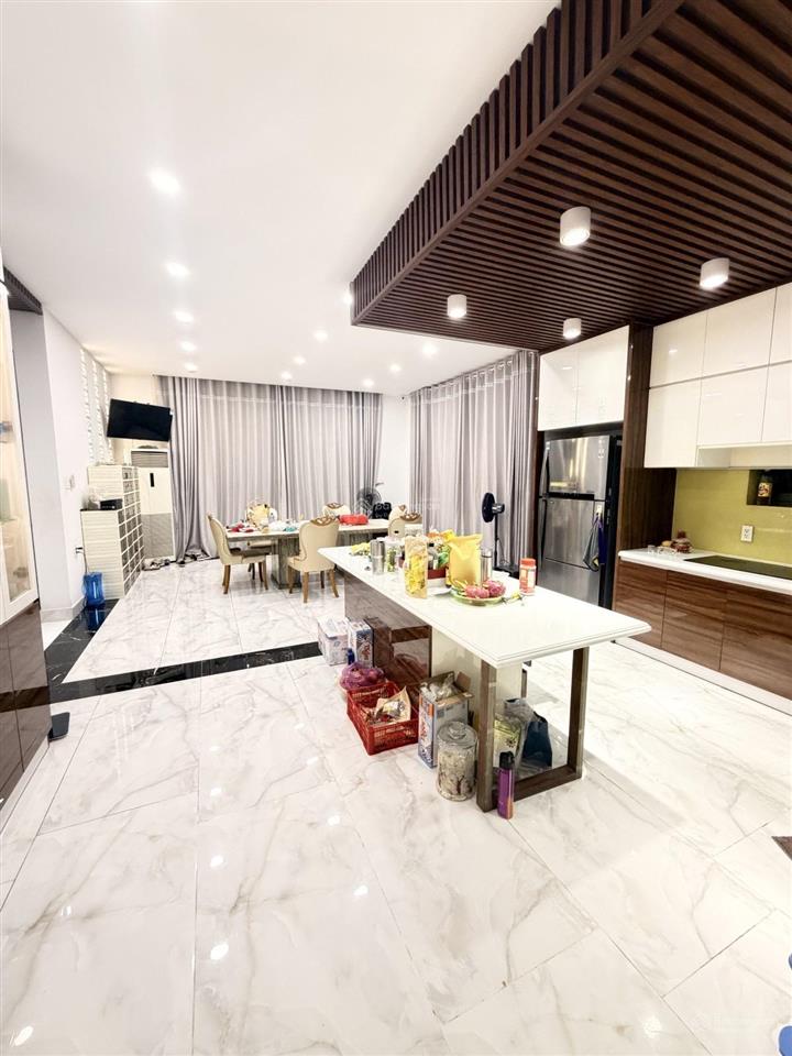 Bán biệt thự thạnh xuân quận 12, 484m2 ngang 24m, hầm, 4 lầu, 7pn chỉ 40 tỷ