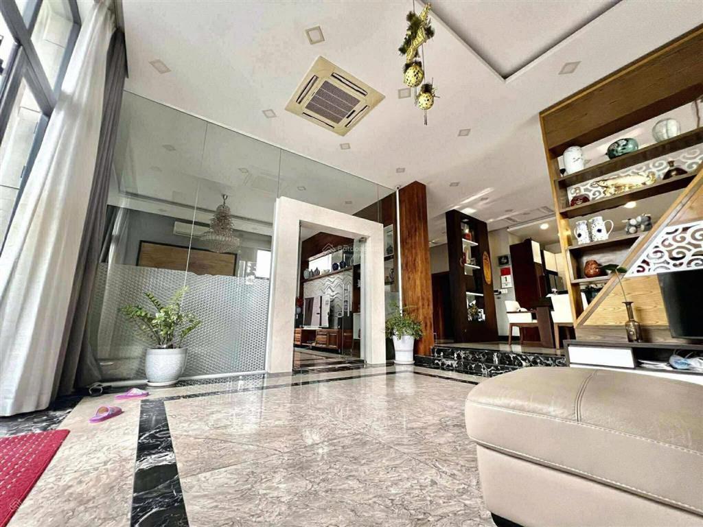 Bán biệt thự thạnh xuân, quận 12, 4 tầng, dt 600m2, ngang 25m chỉ 33,5 tỷ