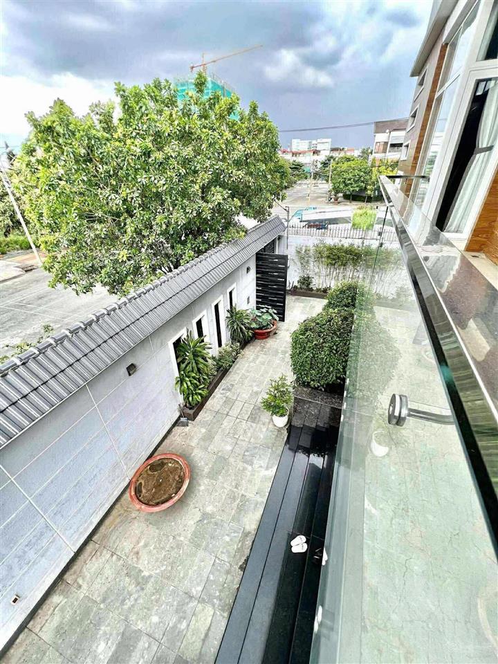 Bán biệt thự thạnh xuân, quận 12, 4 tầng, dt 600m2, ngang 25m chỉ 33,5 tỷ