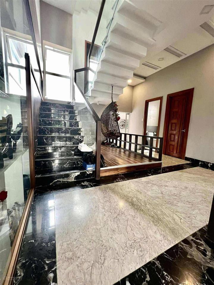 Bán biệt thự thạnh xuân, quận 12, 4 tầng, dt 600m2, ngang 25m chỉ 33,5 tỷ
