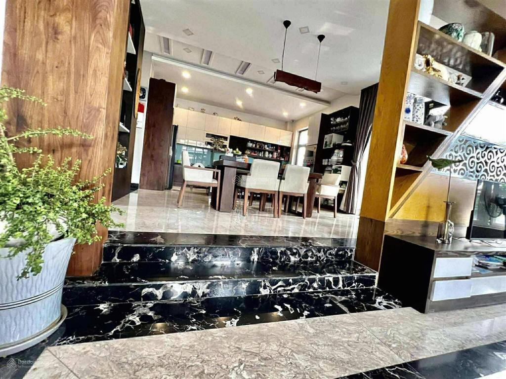 Bán biệt thự thạnh xuân, quận 12, 4 tầng, dt 600m2, ngang 25m chỉ 33,5 tỷ