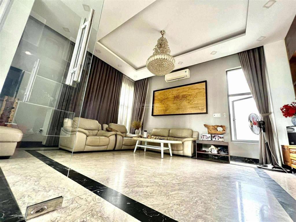 Bán biệt thự thạnh xuân, quận 12, 4 tầng, dt 600m2, ngang 25m chỉ 33,5 tỷ