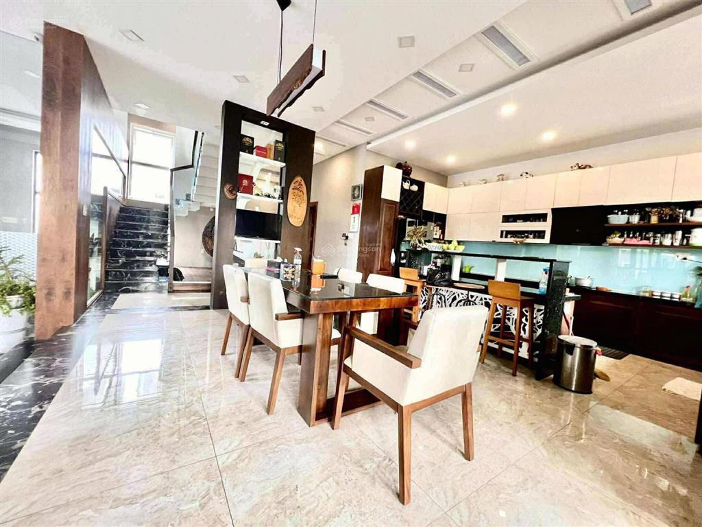 Bán biệt thự thạnh xuân, quận 12, 4 tầng, dt 600m2, ngang 25m chỉ 33,5 tỷ