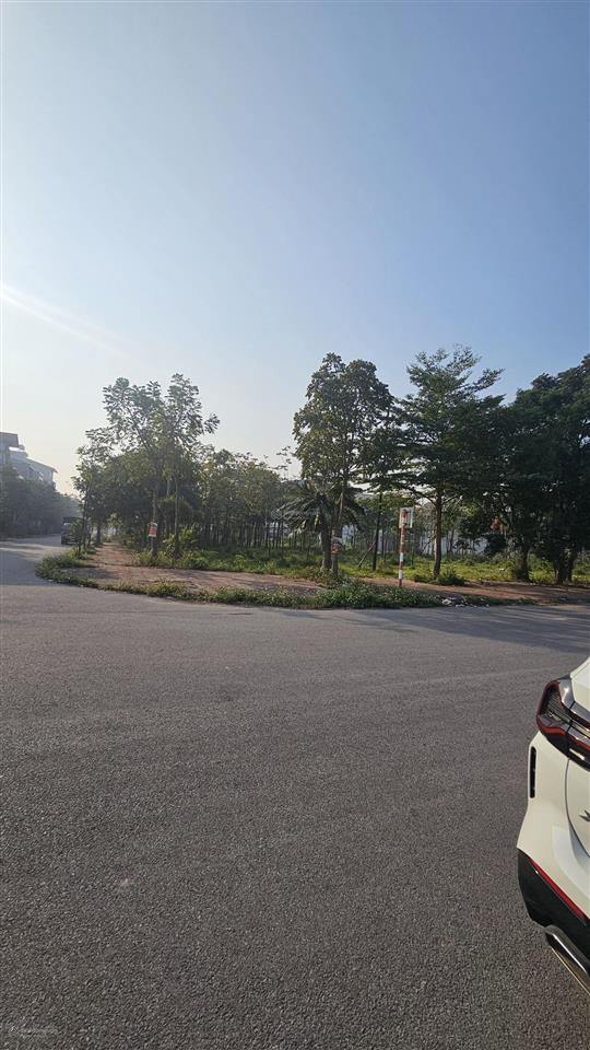 Bán đất khu vườn hồng từ sơn garden 180m2, mặt tiền 6m, gần đh ngoại thương, đh luật