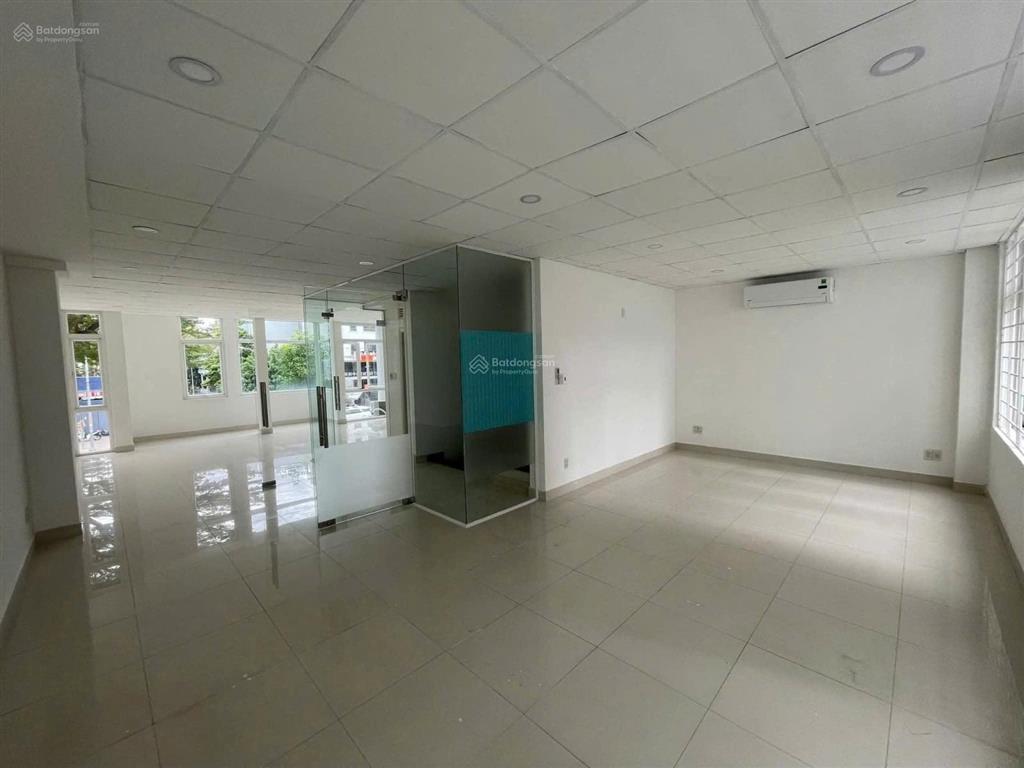 Cho thuê nhà mặt tiền đường trương văn bang, 8x20, hầm trệt 2 lầu sân thượng, giá 75tr/th