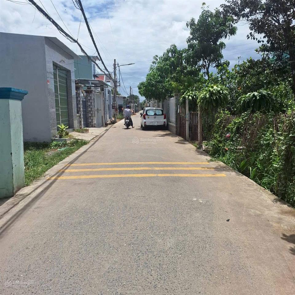 Bán 75m2 đất thổ cư ấp 2/5 long hậu, cách đường ôtô 300m. giá 870tr xây dựng tự do